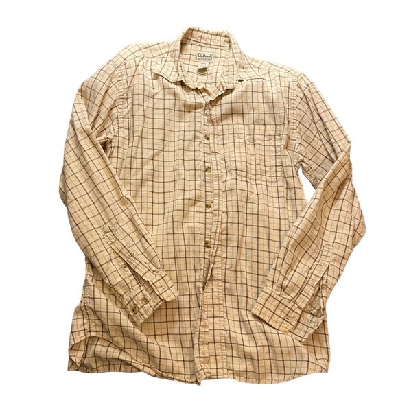 L.L. Bean Other - L.L. Bean men’s 100% cotton long sleeve full button front pocket collar shirt.
